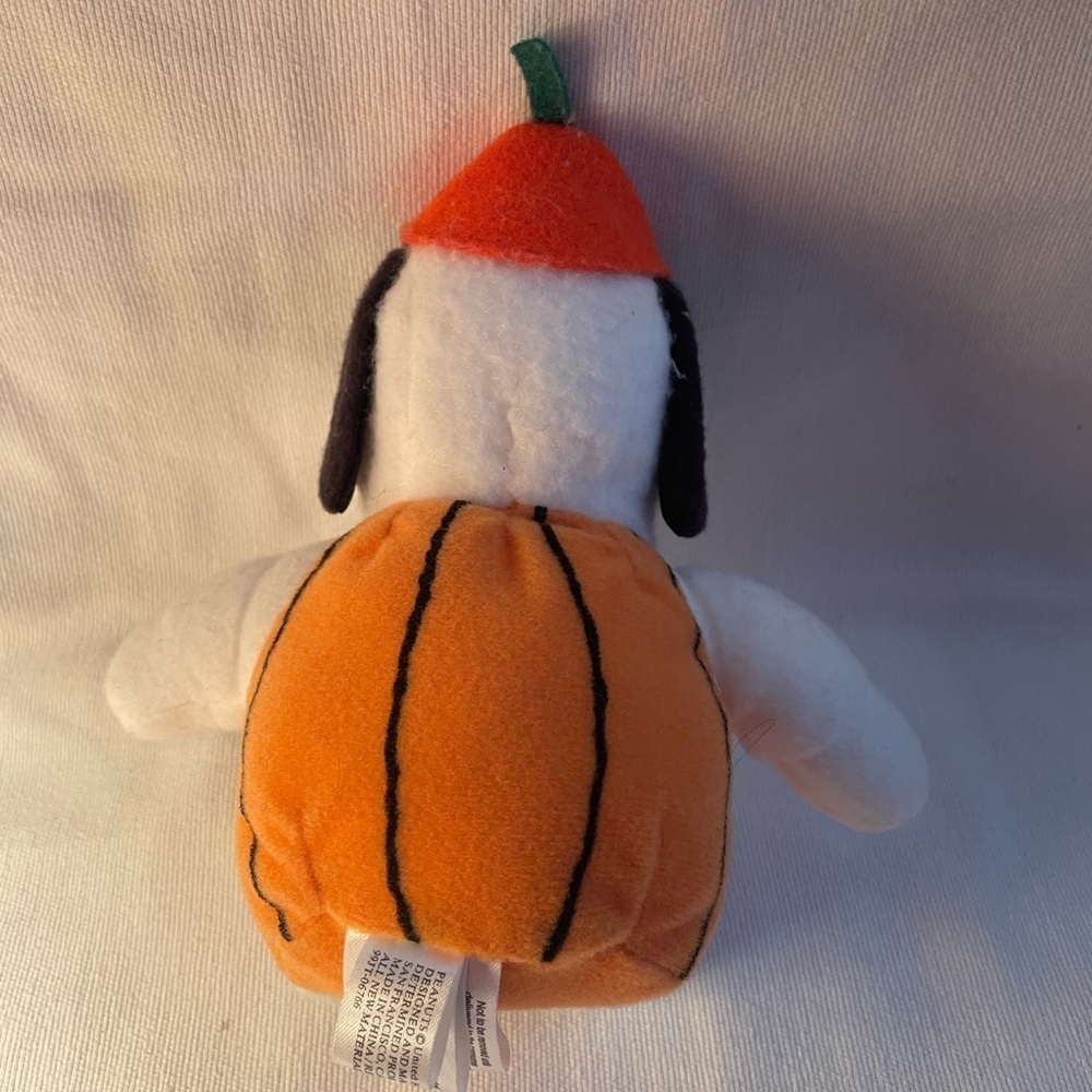 Whitman’s Halloween Snoopy Dracula and Snoopy Pumpkin Plush Set NWT - Picture 7 of 8